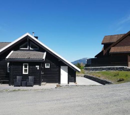 Mountainside Cottage in Voss with a great view