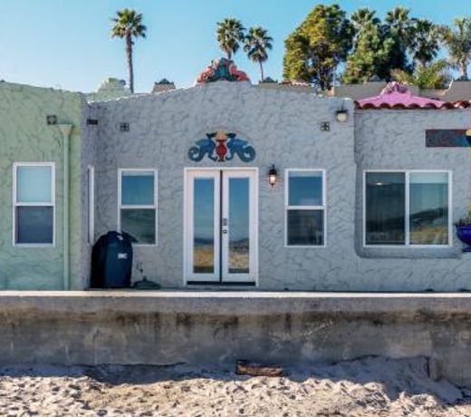 Capitola Venetian Beach Front Cottage!