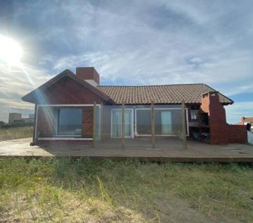 Hermosa Casa SOBRE LA PLAYA en Mar Chiquita, Bs As