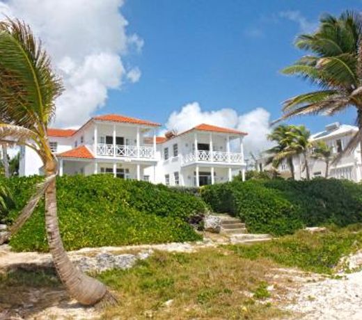 This is a beachfront 3 bedroom, 3 bathroom villa, family-friendly activities