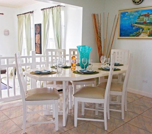 This is a beachfront 3 bedroom, 3 bathroom villa, family-friendly activities