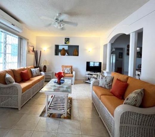 Welcome to the unpretentious and breezy Graceville, steps away from the beach