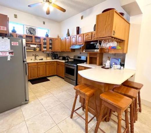 Welcome to the unpretentious and breezy Graceville, steps away from the beach
