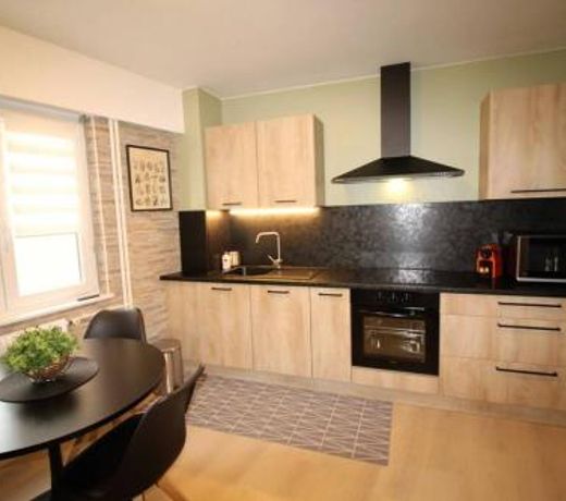 Appartement tout confort, meuble et equipe.