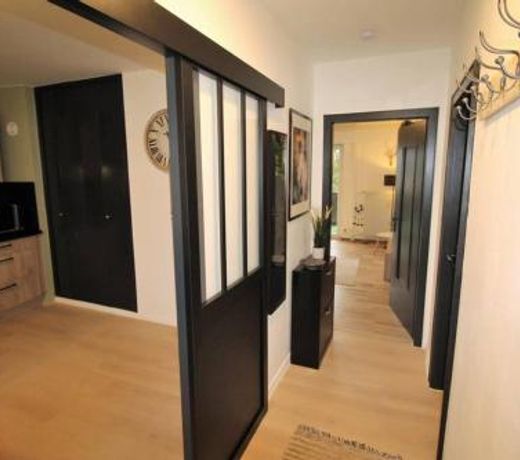 Appartement tout confort, meuble et equipe.