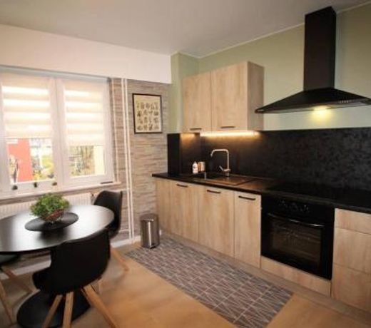 Appartement tout confort, meuble et equipe.