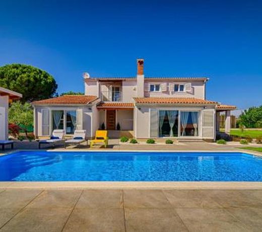 Family-Villa Captains House, beheizter Pool und riesiger Garten