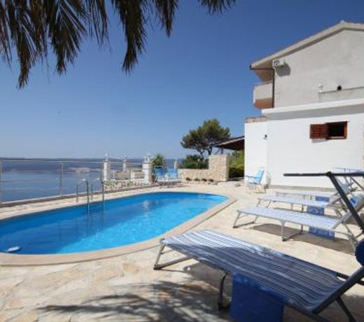 Family friendly house with a swimming pool Lokva Rogoznica, Omis - 4328