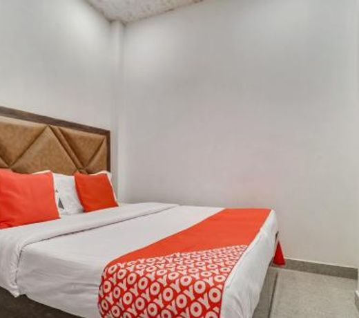 OYO 79906 Hotel Sun View