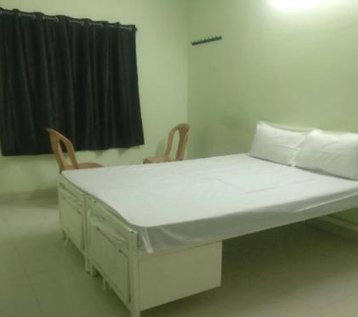 SPOT ON HYD1665 Reddy's Accomodation Service