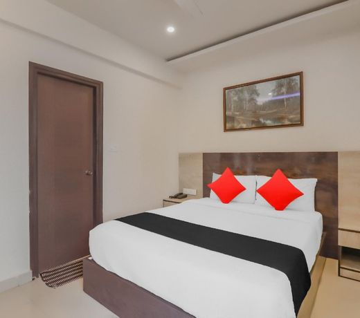 Capital O 79546 Hotel Royal Galaxy