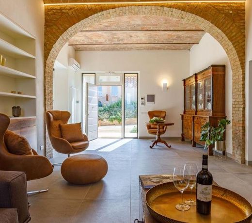 LA FONTE DI SANTA REGINA 16, Emma Villas