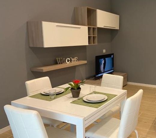 Casa di Laura mono e bilo di fronte Ospedale San Raffaele