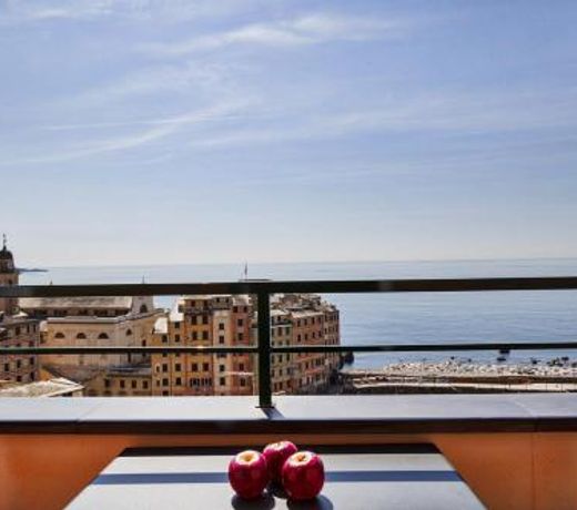 Attico vista mare sul porticciolo di Camogli