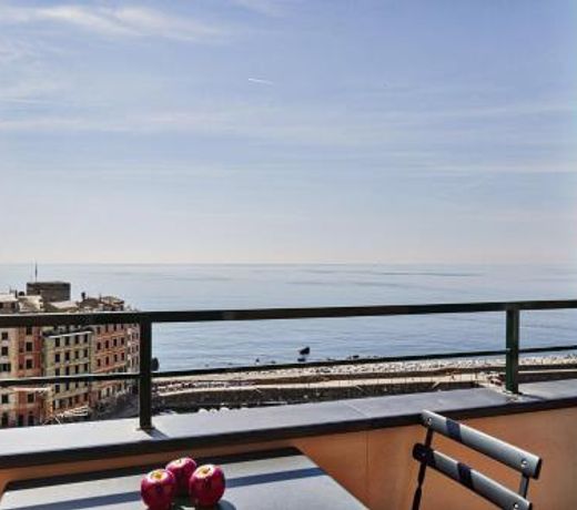 Attico vista mare sul porticciolo di Camogli