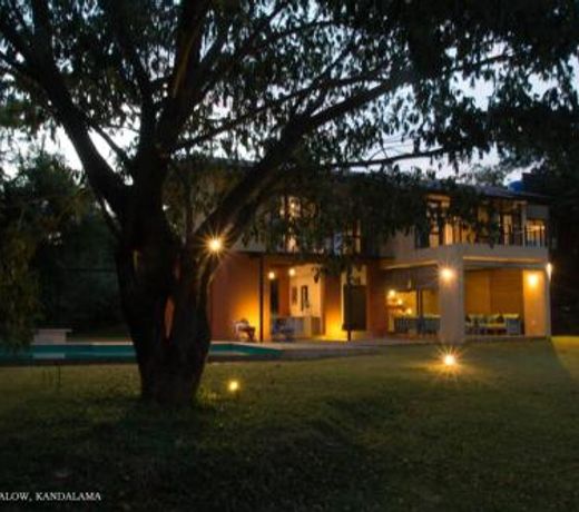 Gaia Lake Bungalow, Kandalama