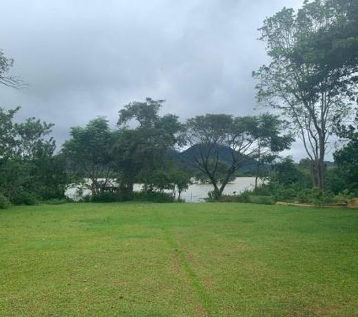 Gaia Lake Bungalow, Kandalama