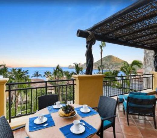Best Executive-Style Luxury Residence on Property
