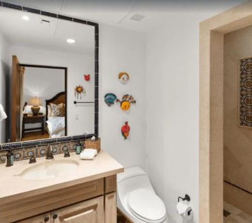 Best Executive-Style Luxury Residence on Property