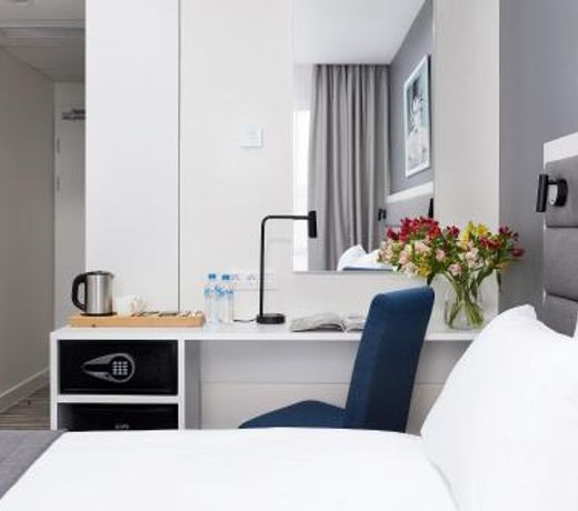 1 ART HOTEL