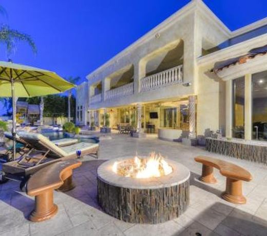 STUNNING 8 Bedroom Mansion on Golf Course! Heated Pool/Spa! Theater Room!