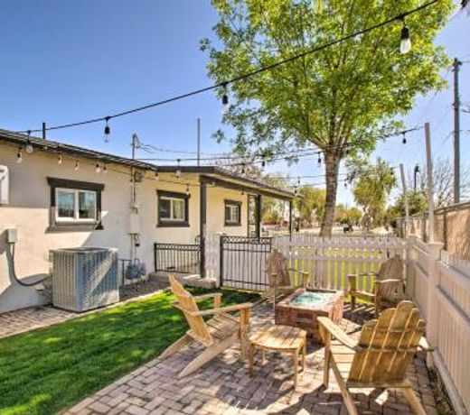Gilbert Escape with Fire Pit, Walk to Downtown!