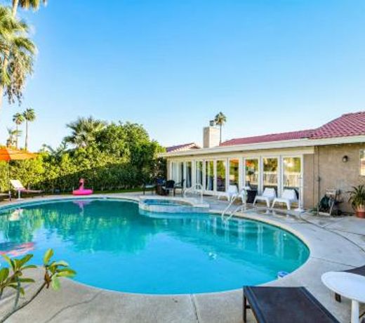 Desert Pool House: Sun, Swim, Sip & Stay