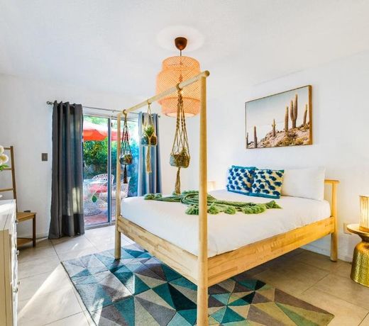 Desert Pool House: Sun, Swim, Sip & Stay