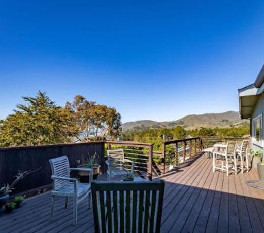 Ocean & Mountain View Getaway Walk to Trails Beach Family Activities