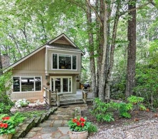 Smallwood Cute Highlands Home with Screened Porch!