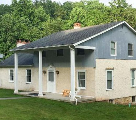 Serene Saxton Lodge 7 Mi to Lake Raystown!