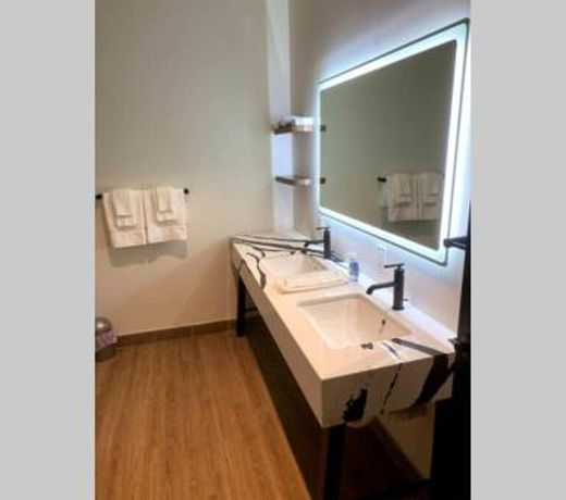 3E-Spacious close to PITT/CMU/Carlow, Sleeps 4
