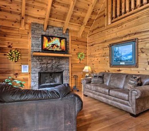 Luxe Smoky Mtn Cabin Indoor Pool and Fire Pit!
