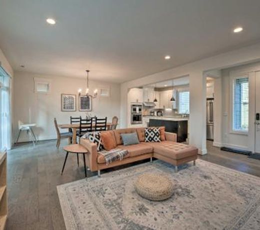 Modern Seattle Area Home Near Parks and Beaches