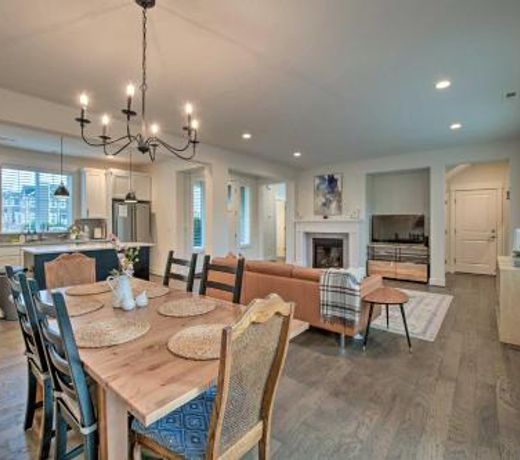 Modern Seattle Area Home Near Parks and Beaches