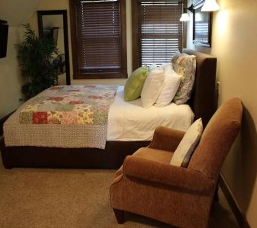 IOWA HOUSE AMES BED AND BREAKFAST