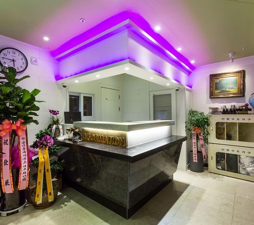 Suwon Station BIZ Hotel