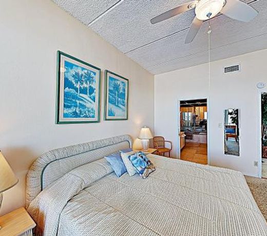 New Listing! Gulf-View Penthouse Corner Unit condo