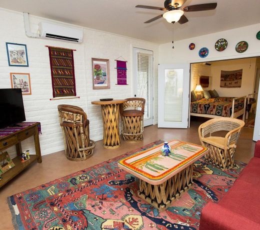 Cat Mountain Lodge & Roadside Inn