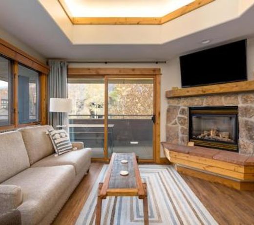 #1012 - Walk to Ski, Newly Remodeled Mountain View Condo with Pool