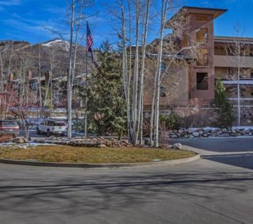 #1012 - Walk to Ski, Newly Remodeled Mountain View Condo with Pool