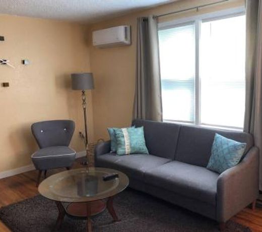 Adorable Finch Arboretum One Bedroom