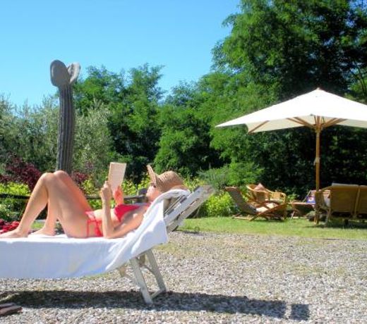 Sumptuous Cottage in Pescia with Jacuzzi
