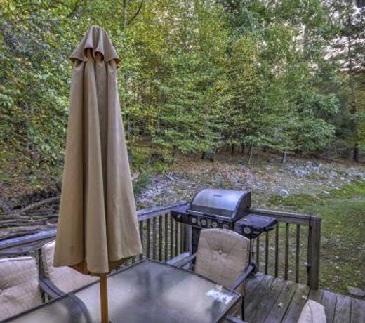 Peaceful East Stroudsburg House with Deck and Grill!