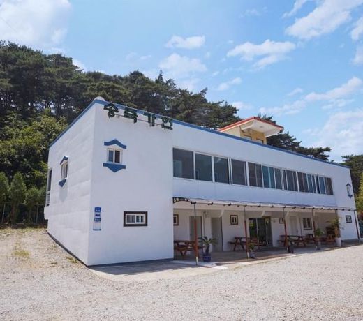 Taean (Anmyeondo) Songjuk Gaheon Pension