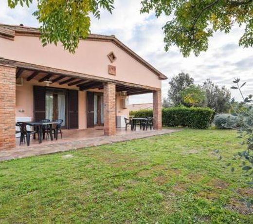 Cosy Holiday Home in Rispescia-Grosseto with Terrace