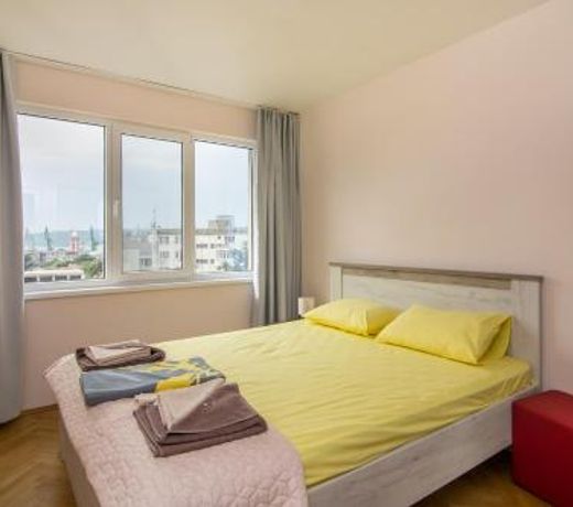 Port view apartment 4 guests with parking place in city center