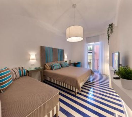 Kira Guest House