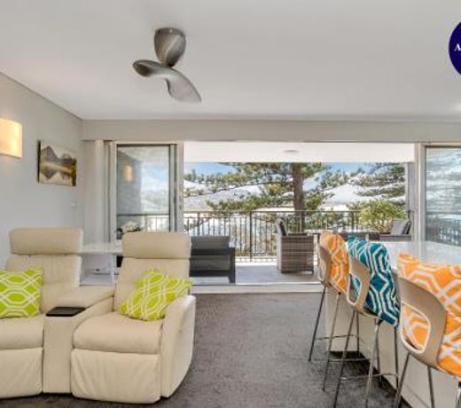 Beachfront Apartment - Sand Surf & Waves