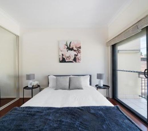 Stylish Home Moments to Stunning Waterfront